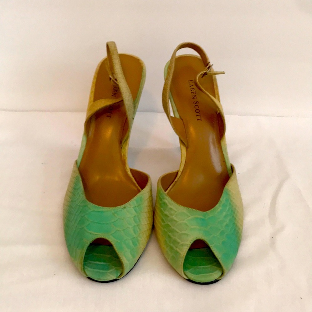 NWOT Karen Scott turquoise and cream sling back heels
